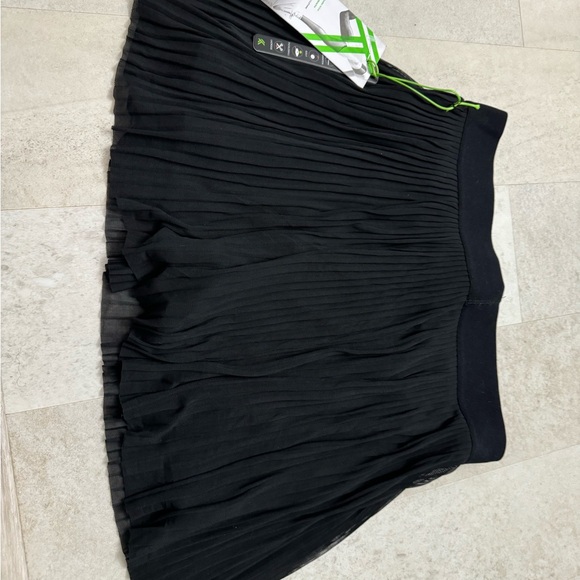 New with tags Kyodan Black Pleated Skirt mini active with shirts under style - Picture 4 of 6